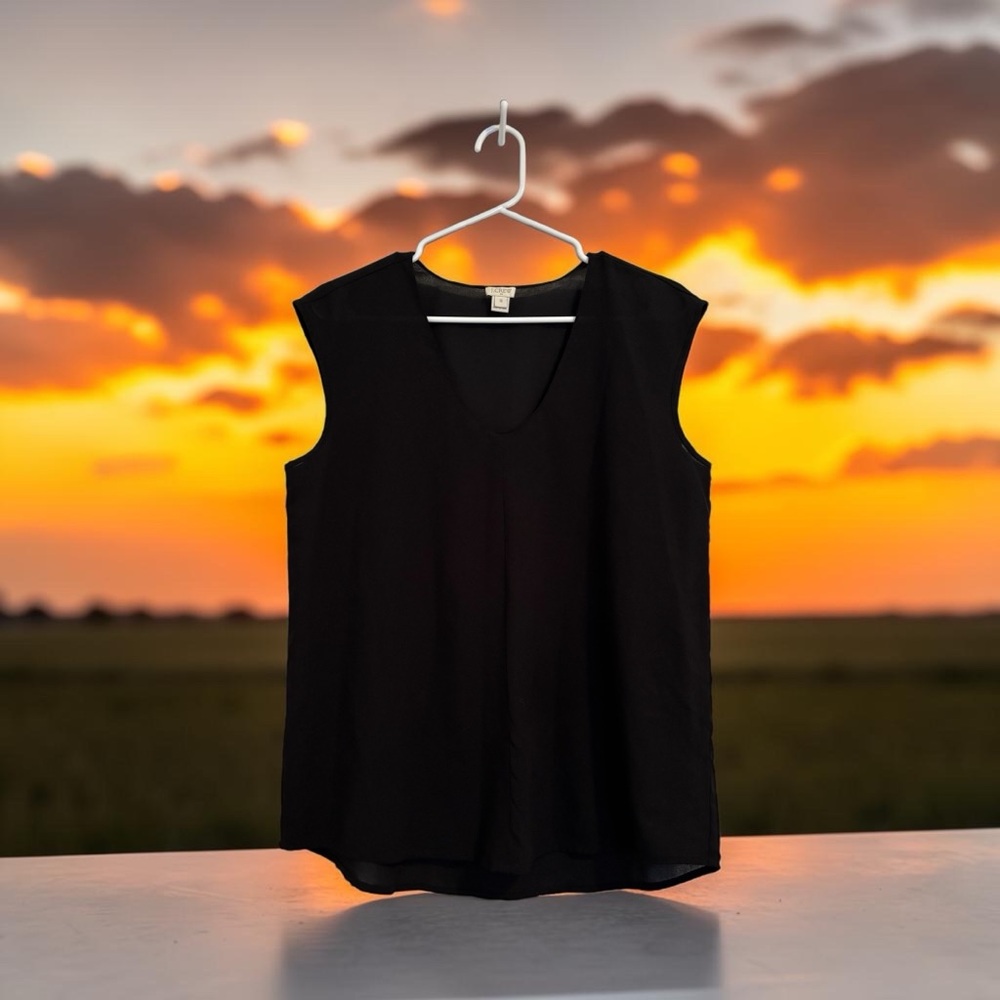 Women’s J.Crew Black Sleeveless V-Neck Top | Classic Minimalist Everyday Blouse - Picture 2 of 4
